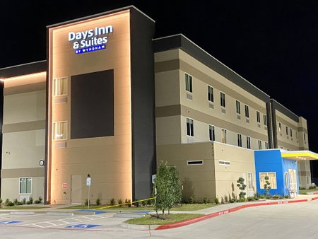 Days Inn & Suites by Wyndham Beaumont West / I-10 & Walden, Beaumont, United States