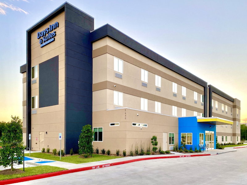 Days Inn & Suites by Wyndham Beaumont West / I-10 & Walden, Beaumont, United States