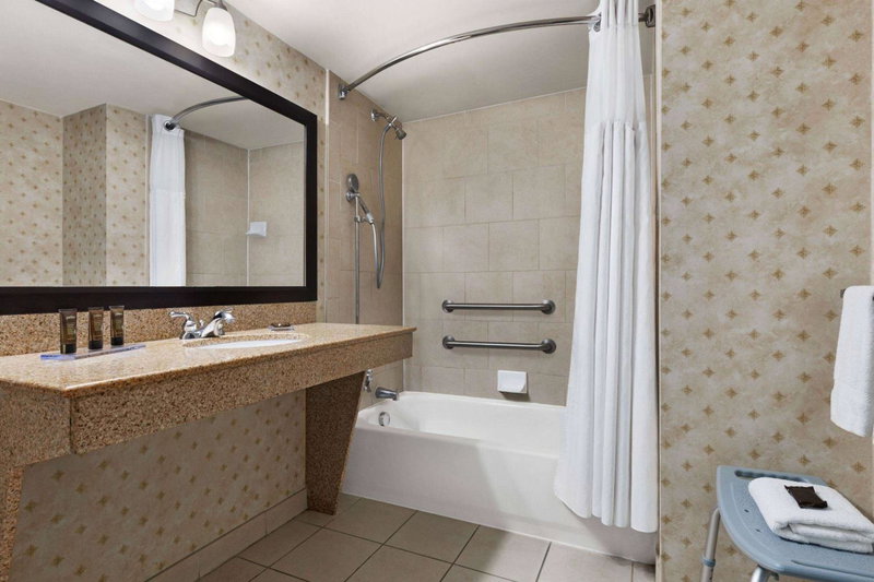 Wingate By Wyndham Southport, Southport, United States