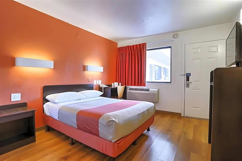 Super 8 by Wyndham Walnut Creek, Walnut Creek, United States