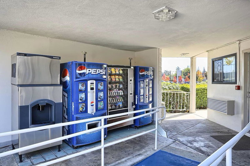 Super 8 by Wyndham Walnut Creek, Walnut Creek, United States
