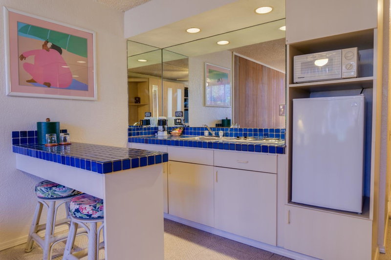 Kuhio Banyan Hotel (with Kitchenettes), Honolulu, United States