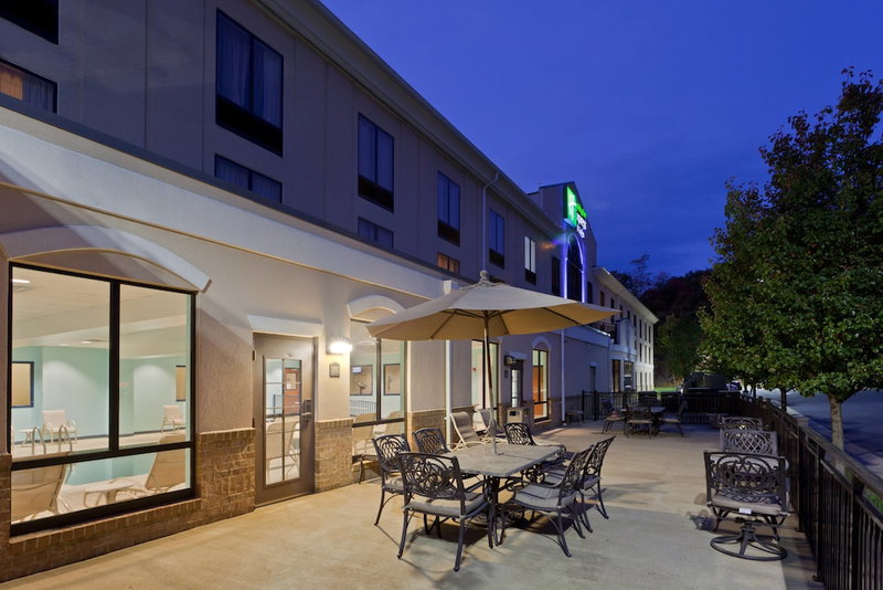 Holiday Inn Express Hotel & Suites Winchester by IHG, Winchester, United States