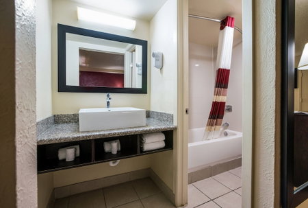Red Roof Inn North Dallas - Park Central, Dallas, United States