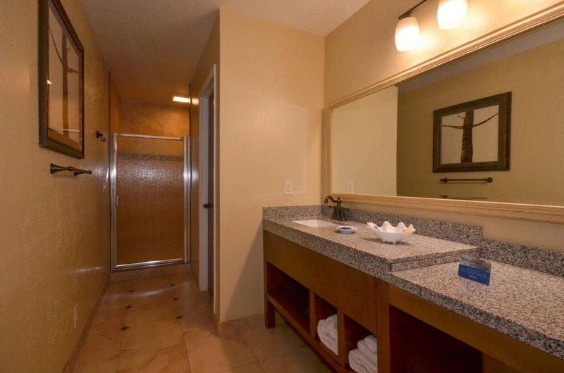 Best Western The Inn & Suites Pacific Grove, Pacific Grove, United States