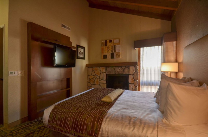 Best Western The Inn & Suites Pacific Grove, Pacific Grove, United States