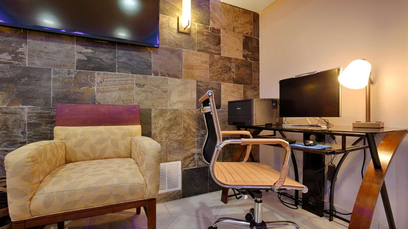 Best Western The Inn & Suites Pacific Grove, Pacific Grove, United States