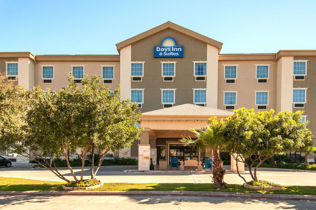 Days Inn & Suites by Wyndham San Antonio near Frost Bank Center, États-Unis