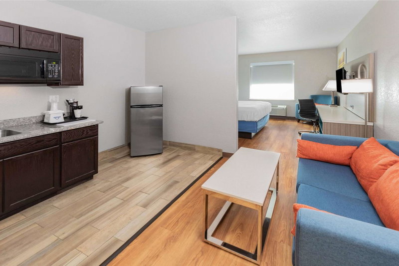 Days Inn & Suites by Wyndham San Antonio near Frost Bank Center, San Antonio, United States