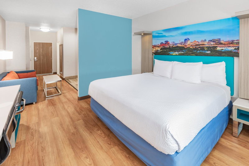Days Inn & Suites by Wyndham San Antonio near Frost Bank Center, San Antonio, United States