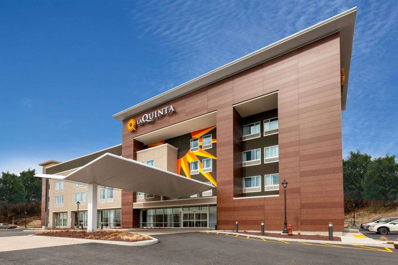 La Quinta Inn & Suites by Wyndham Middletown-Goshen, Middletown, United States