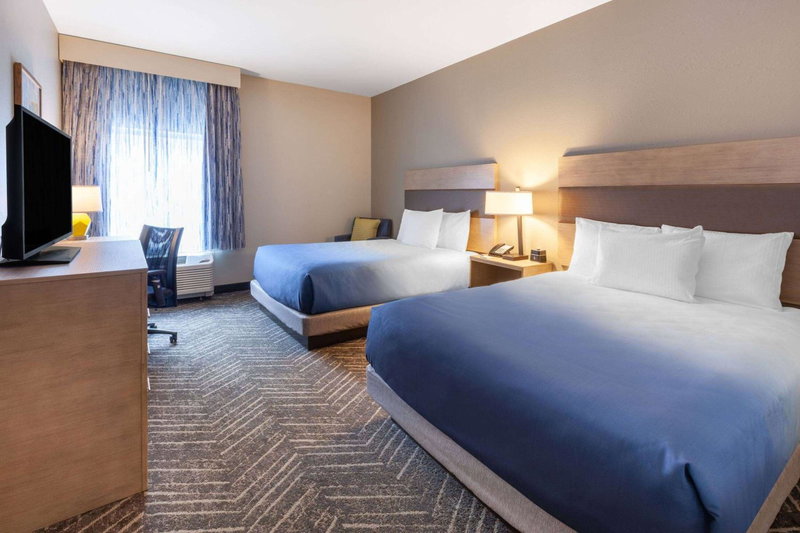 La Quinta Inn & Suites by Wyndham Middletown-Goshen, Middletown, United States