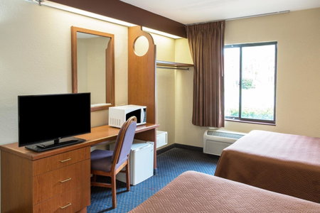 Travelodge by Wyndham Fort Myers Airport, Gateway, United States