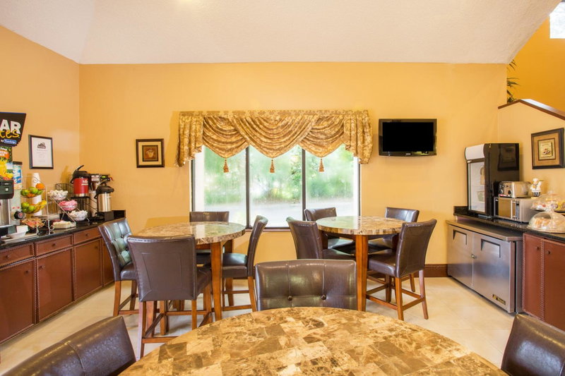 Travelodge by Wyndham Fort Myers Airport, Gateway, United States
