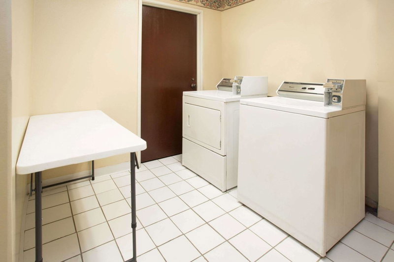 Travelodge by Wyndham Fort Myers Airport, Gateway, United States