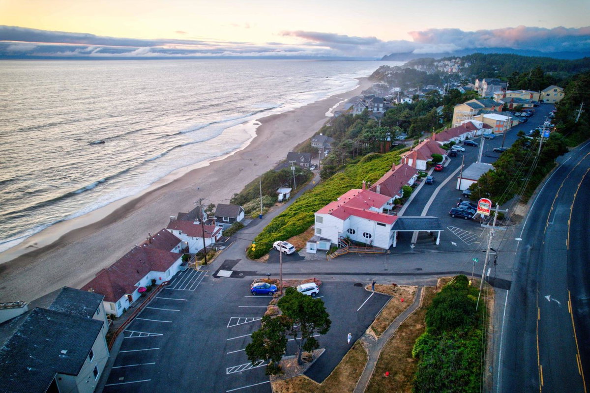 Ester Lee Oceanview Inn, United States