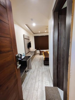 Hotel D SilverLeaf, Lucknow, India