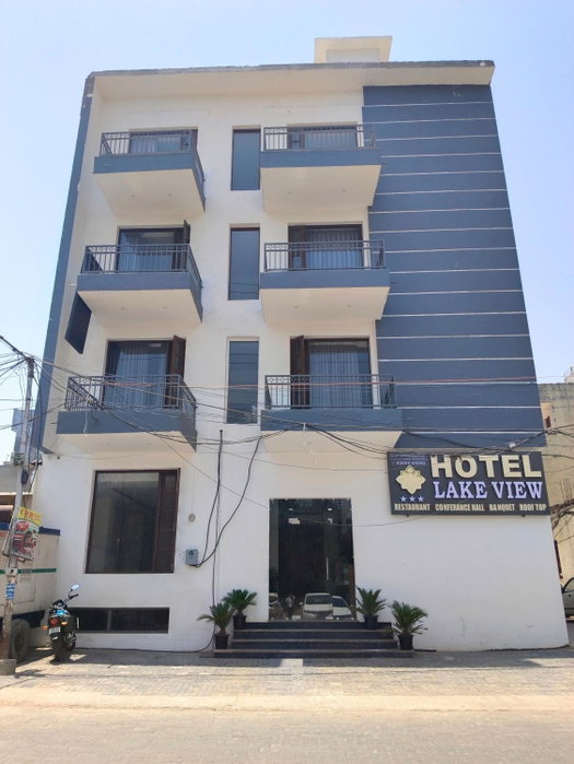 Hotel Lake View - Near Sukhna Lake, Chandīgarh, India