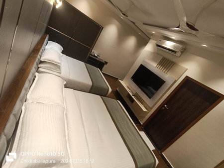 Silver Cloud, Nandigunda, India