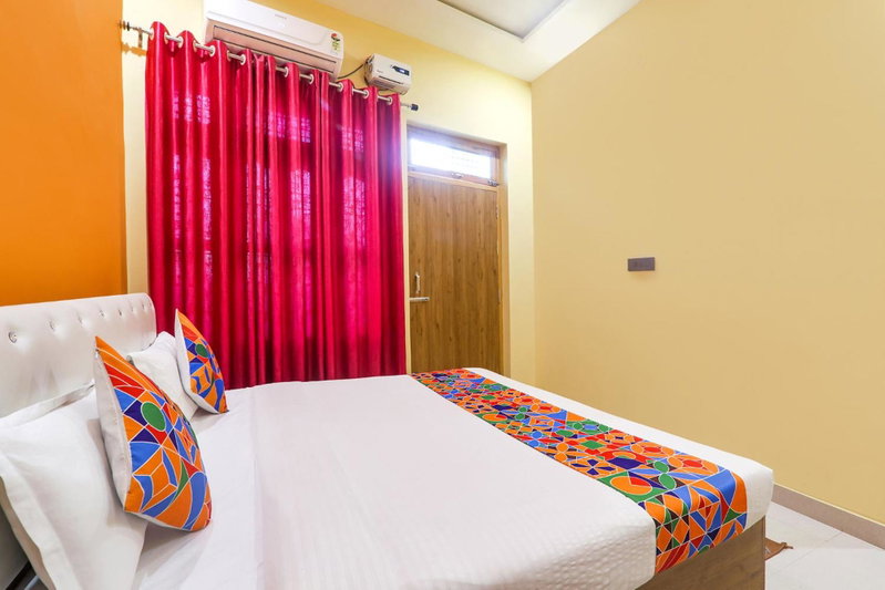FabHotel Rameshwaram Guest House - 500m From Ram Mandir, Ayodhya, India