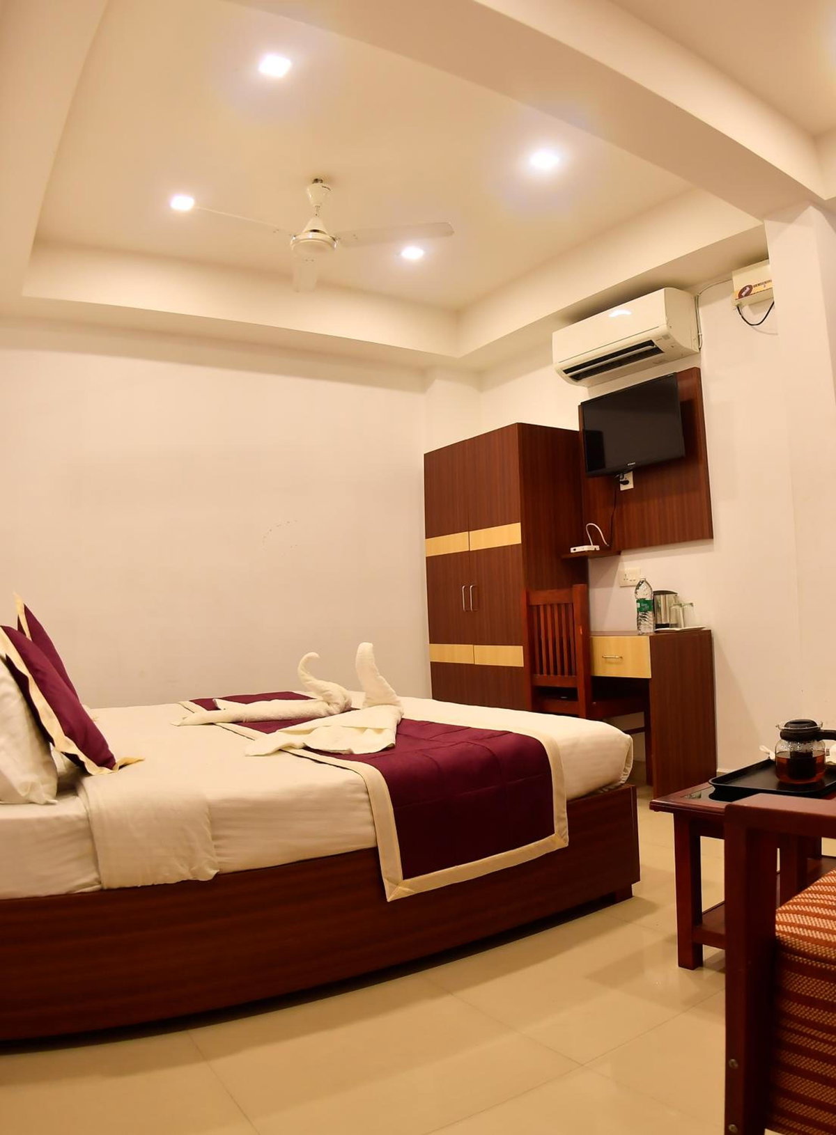 Hotel · Puthens Capitol Inn, Cochin