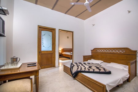 Hotel Bhakti Dhama, Vrindāvan, India