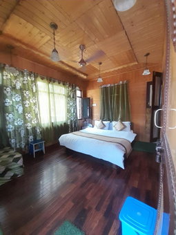 Dal Fog Guest House, Srinagar, India