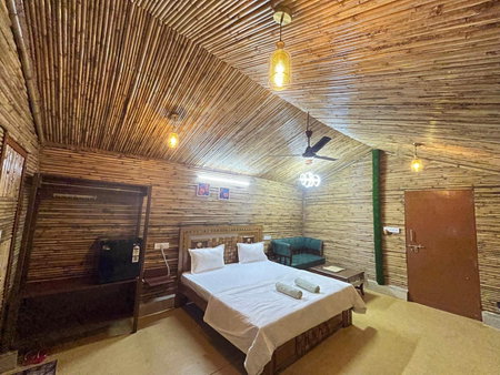 Gopika Resort, Vrindāvan, India