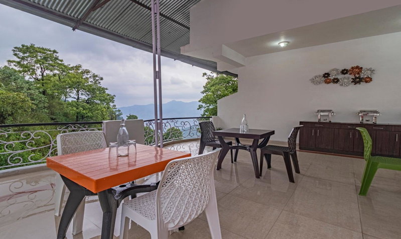 Itsy Hotels Peak View, 300 Mts From Mall Road, Mussoorie, India