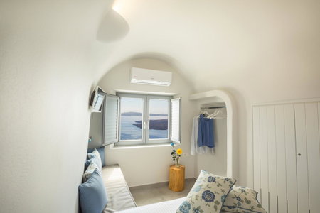Ethereum Luxury Cave, Imerovigli, Greece