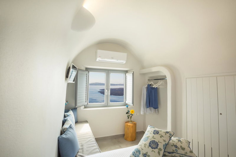 Ethereum Luxury Cave, Imerovigli, Greece
