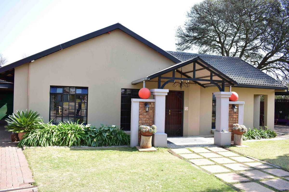 Hotel · 13 Hobson, Secunda