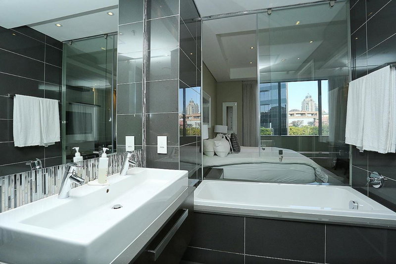 Sandton Skye Johannesburg Luxury Apartment, Johannesburg, South Africa