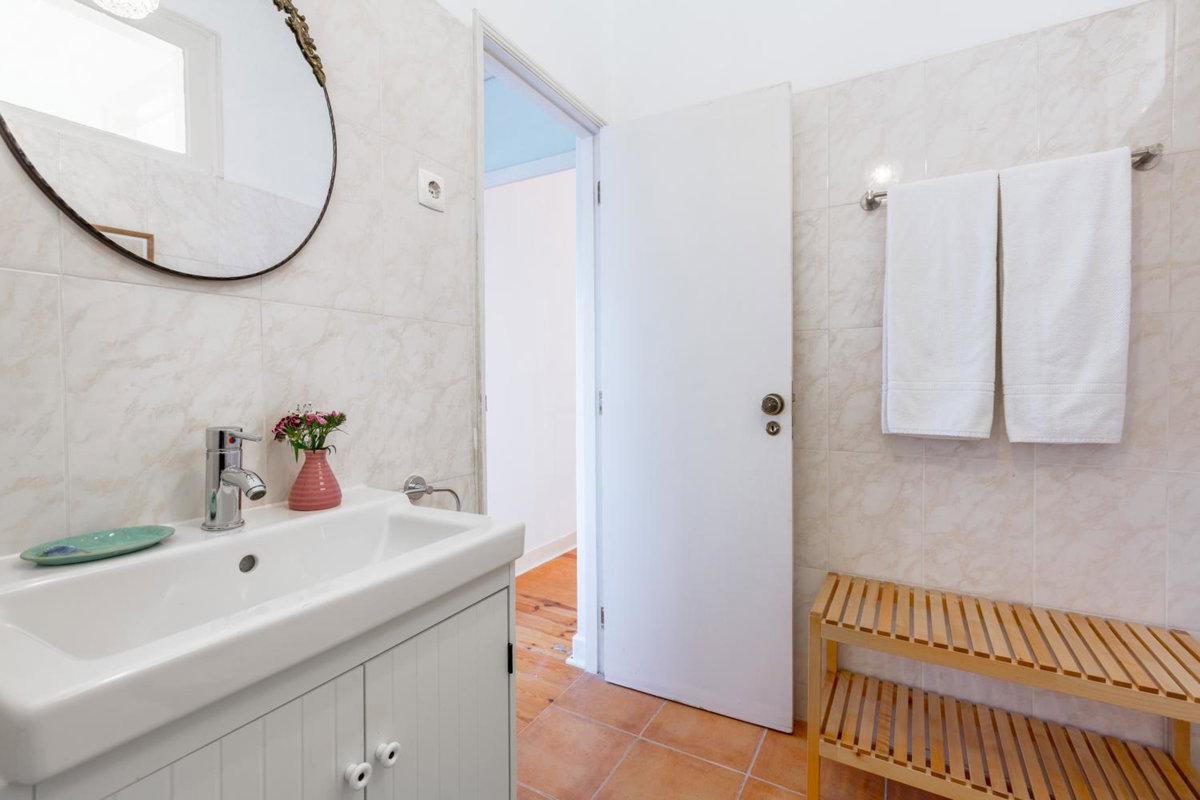 Hotel · Spacious, Bright and Sunny Apartment, By TimeCooler, Lisbon