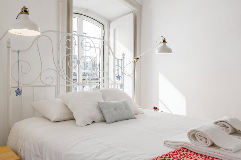 Spacious, Bright and Sunny Apartment, By TimeCooler, Lisbon, Portugal