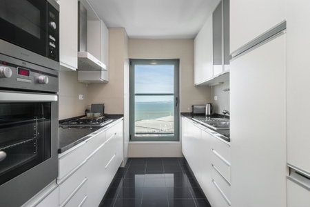WHome Panoramic View with Elevator, AC, Garage perfect for Families & Business Travellers, Lisbon, Portugal