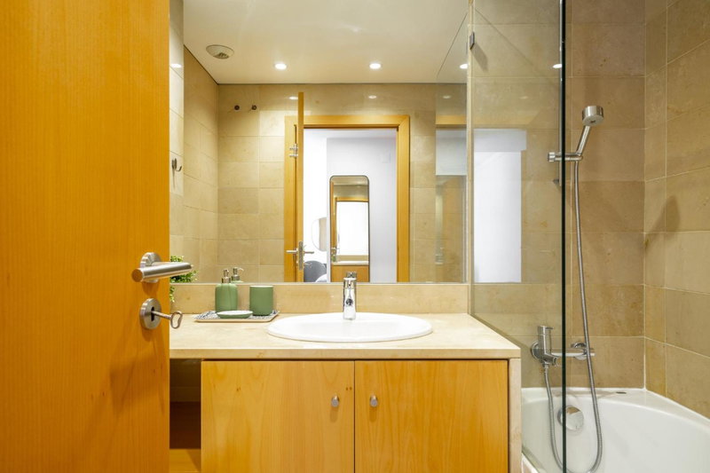 WHome Panoramic View with Elevator, AC, Garage perfect for Families & Business Travellers, Lisbon, Portugal