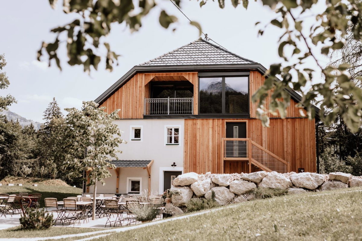 Das Schutzhaus-Bed and Breakfast-Dein Basislager im Salzkammergut, Austria