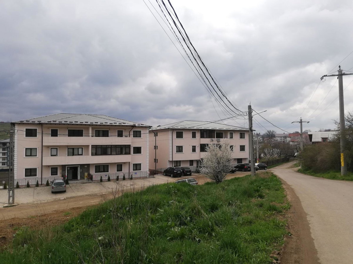 Hotel · Ella Doo Apartament - 15 min de Palas, Hlincea