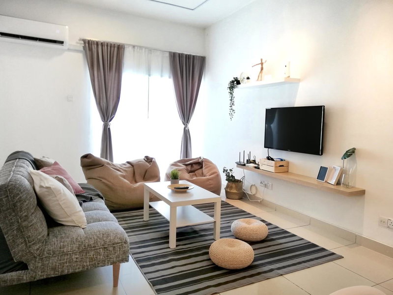 Subang City Residence, Spacious Home with Balcony, Walking Distance to Summit, 5min to Sunway, Subang Jaya, Malaysia