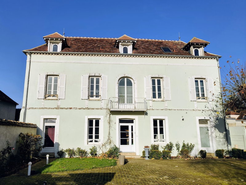 Villa Clément Sens Appart'hôtel, Saint-Clement, France