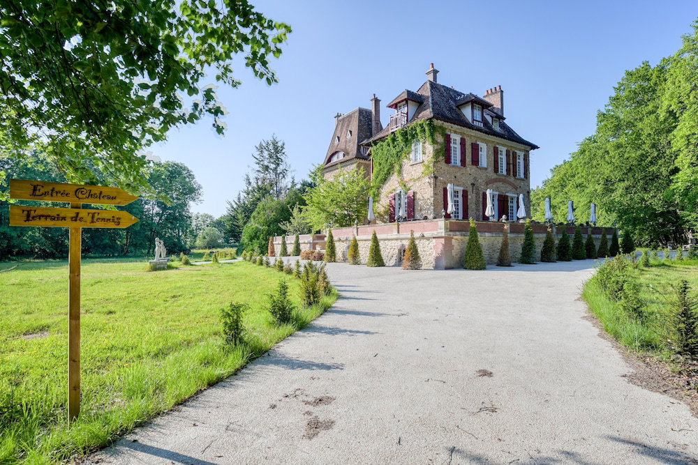 Hotel · Le Petit Château De Barbizon, Barbizon
