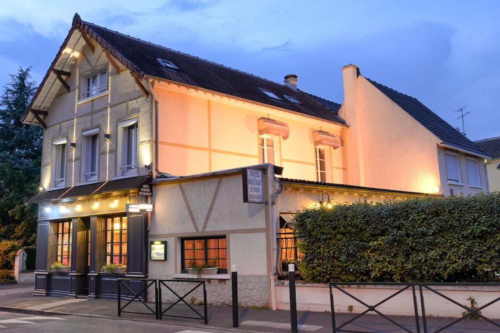 Hotel · Auberge la Renaissance, Viarmes