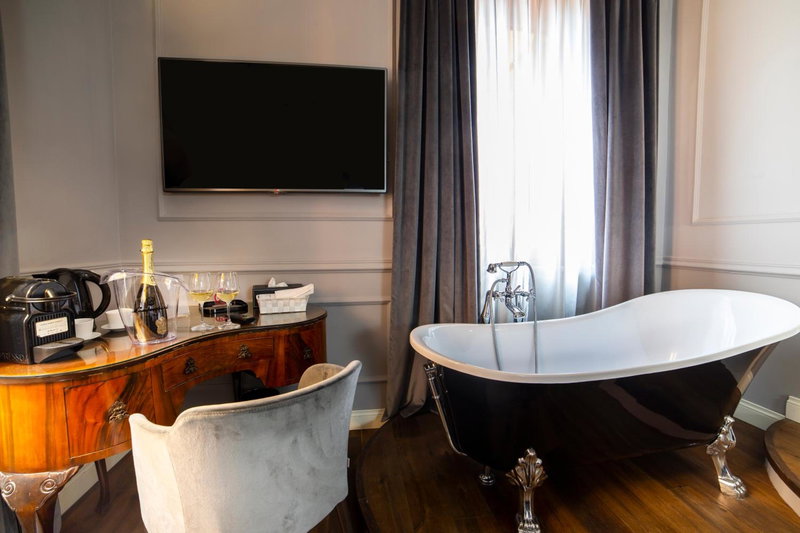 Relais San Lorenzo In Lucina, Rome, Italy