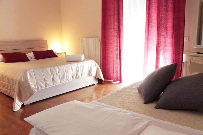 Vesuviane 'E Belle 'Mbriane B&B, Naples, Italy