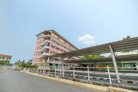 OYO 762 Chompoo, Nakhon Chai Si, Thailand