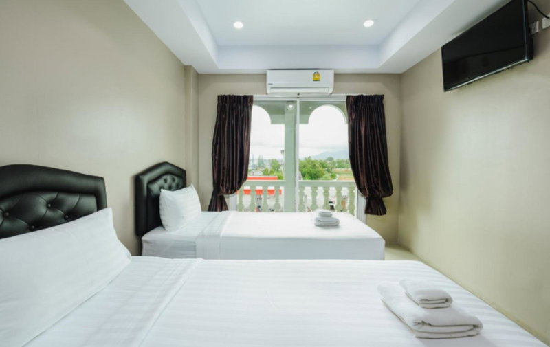 Tyler Cherngtalay, Ban Pak Lak, Thailand
