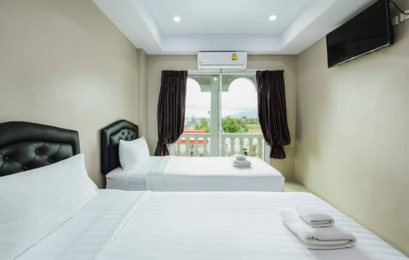 Tyler Cherngtalay, Ban Pak Lak, Thailand