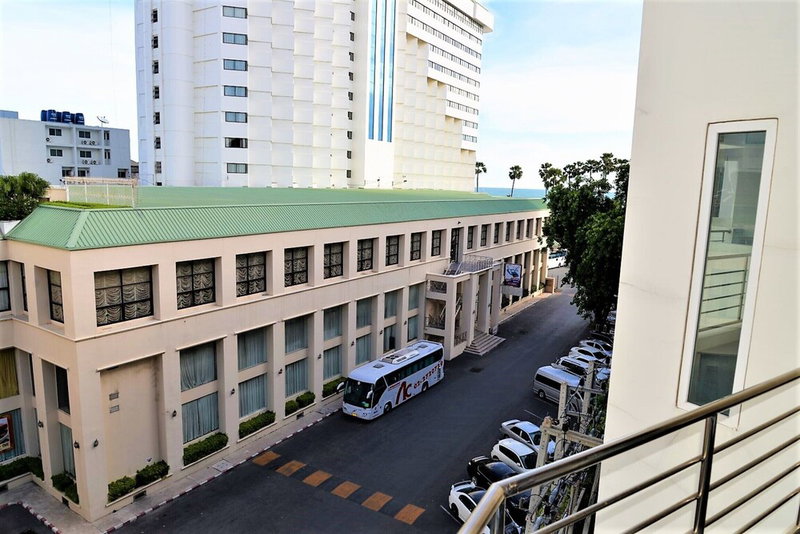 Plaza Residence Jomtien Beach - Large Studio Condo, Pattaya, Thailand