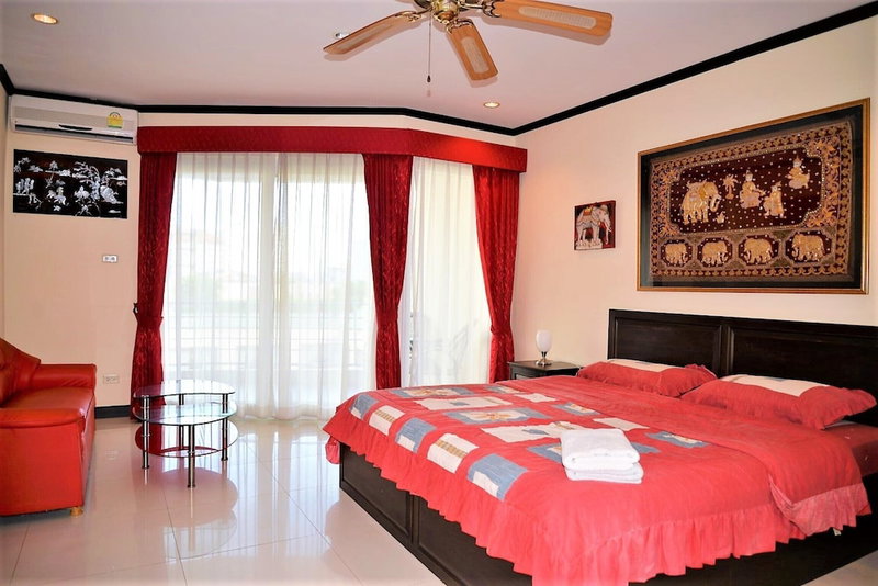 Plaza Residence Jomtien Beach - Large Studio Condo, Pattaya, Thailand